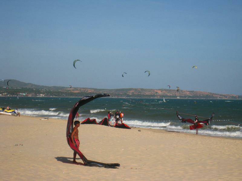 6-vietnam-muine-windchimes-kite-launch-beach1-800x600-jpg.jpg