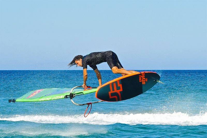 40-crete-windsurfing-centre-beach-instruction-palekastro-pro-julien-mas-800x533-jpg.jpg