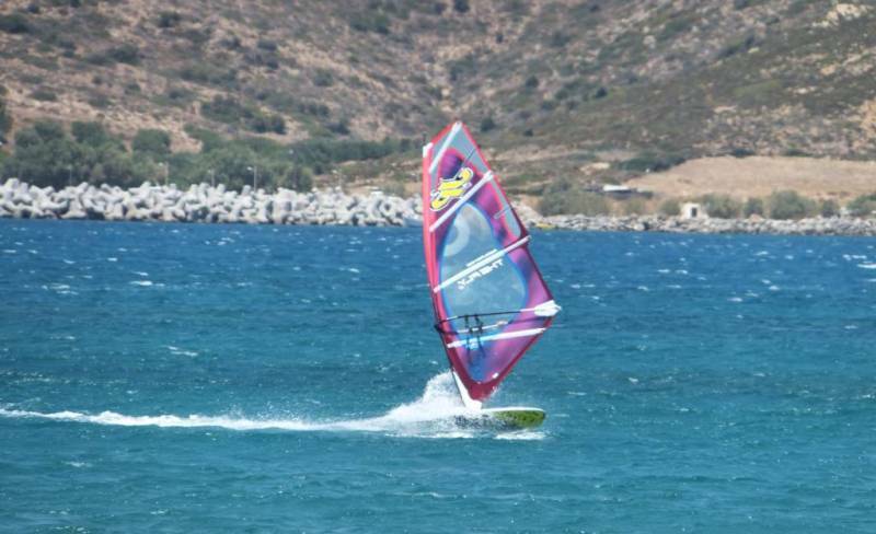 crete-windsurfing-holiday-action-sportif-800x488-jpg.jpg