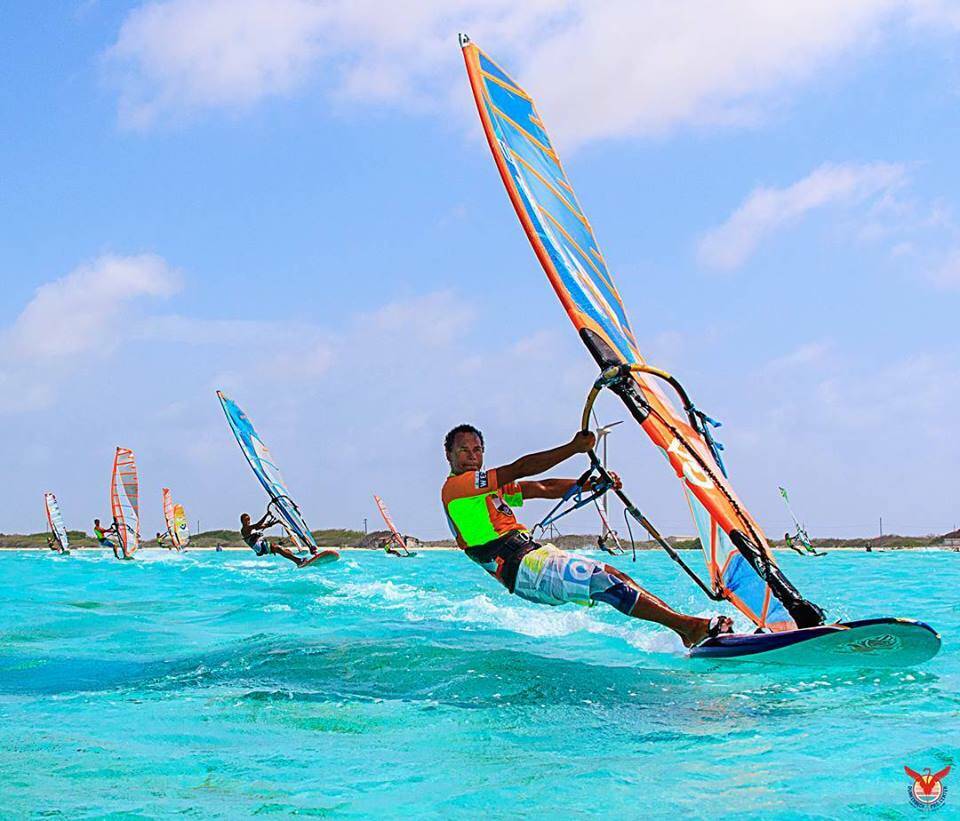 12-bonaire-caribbean-windsurf-centre-holiday-sorobon-bay-windsurf-action-jpg.jpg