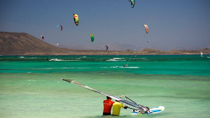 12-fuerteventura-corralejo-flag-beach-windsurf-clinic-800x450-jpg.jpg