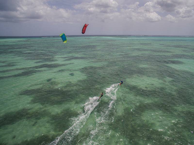 18-tobago-caribbean-windsurf-kitesurf-holiday-kitesurfers-800x600-jpg.jpg