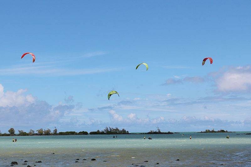 11-mauritius-kitesurfing-holiday-anse-le-raie-kitesurfers-800x533-jpg.jpg