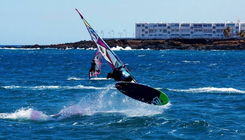 14-costa-teguise-lanzarote-canary-islands-windsurf-holiday-centre-action-800x458-jpg.jpg