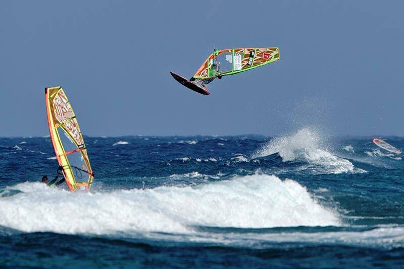 16-costa-teguise-lanzarote-canary-islands-windsurf-holiday-centre-freestyle-action-800x533-jpg.jpg