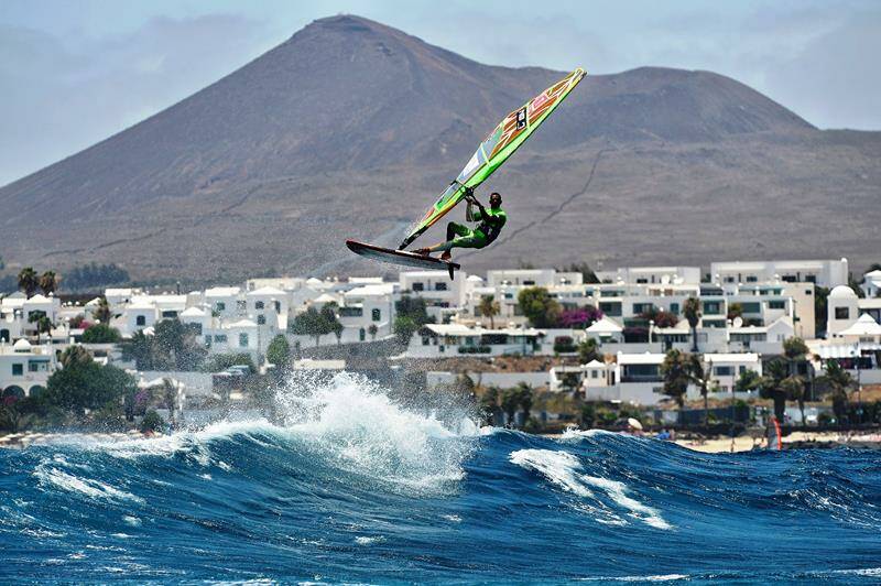 3-costa-teguise-lanzarote-canary-islands-windsurf-holiday-centre-jump-waves-800x532-jpg.jpg