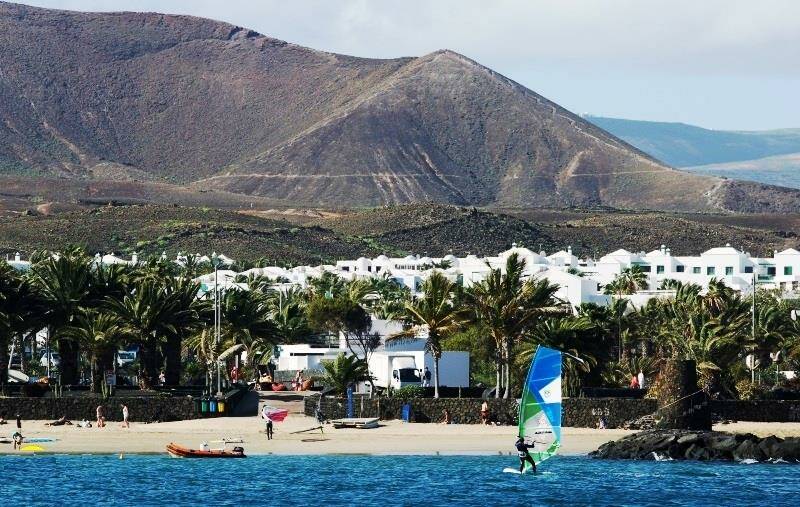 5-costa-teguise-lanzarote-canary-islands-windsurf-holiday-centre-windsurfer-beach-800x507-jpg.jpg