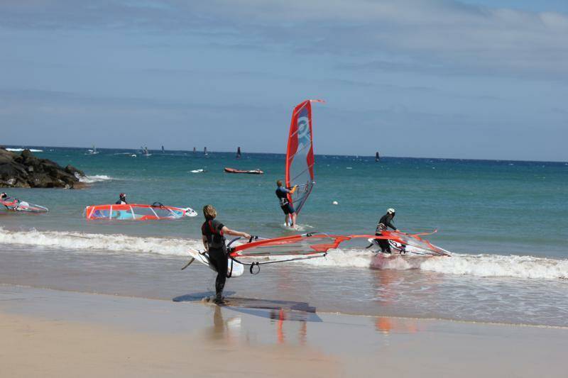 7-costa-teguise-lanzarote-canary-islands-windsurf-holiday-centre-beach-instruction-800x533-jpg.jpg