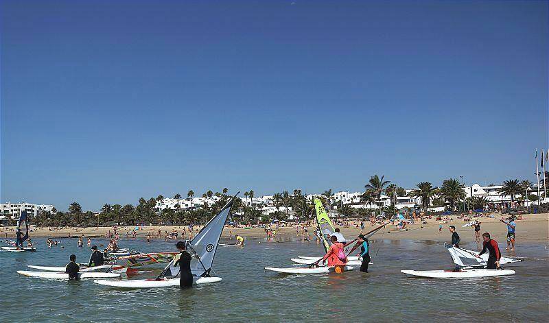 8-costa-teguise-lanzarote-canary-islands-windsurf-holiday-centre-lesson-800x471-jpg.jpg
