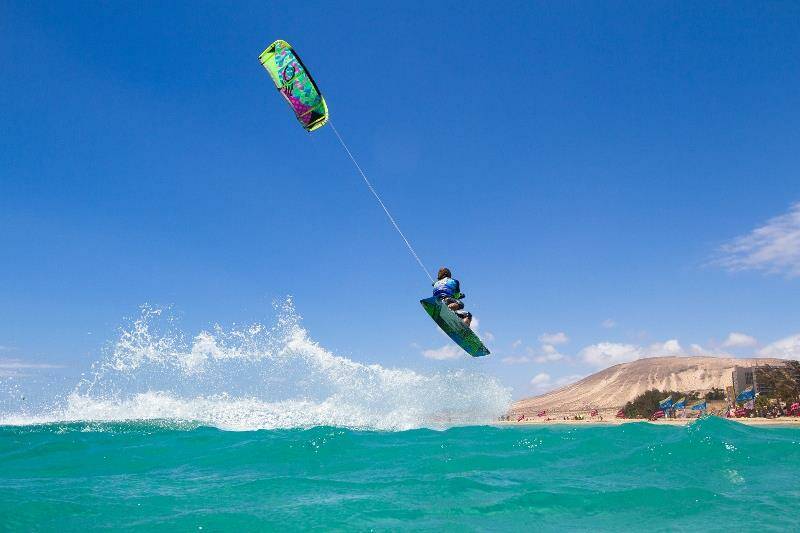 3-fuerteventura-sotavento-windsurf-kitesurf-holiday-kitesurf-jump2-800x533-jpg.jpg