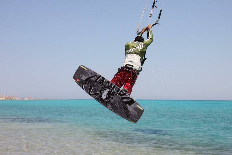 10-soma-bay-red-sea-kitesurfing-holiday-centre-rental-kitesurfer-jump-800x534-jpg.jpg