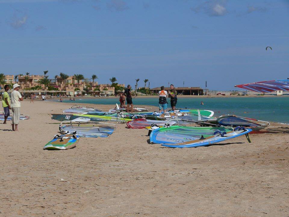 red-sea-windsurfing-holiday-safaga-centre-beach-launch-jpg.jpg