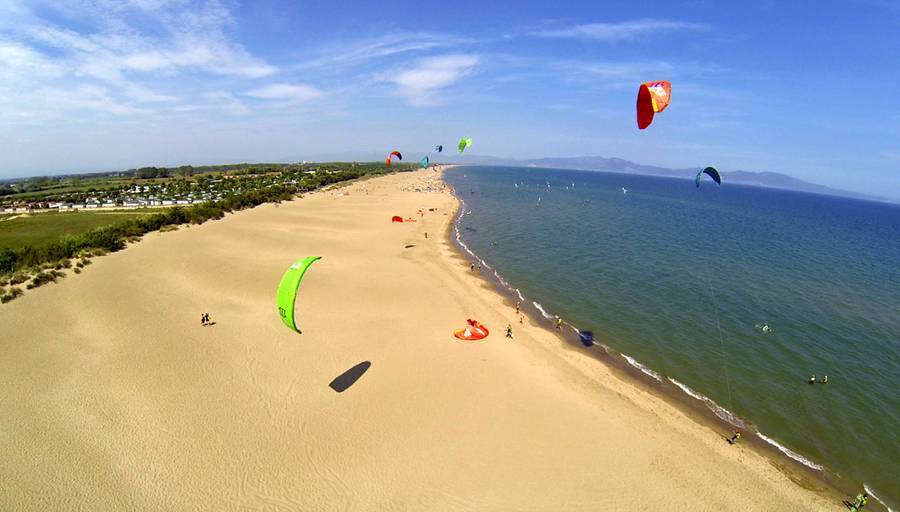 1-spain-golf-de-rosas-kitesurfing-centre-sailing-beach-area-zone4-jpg.jpg