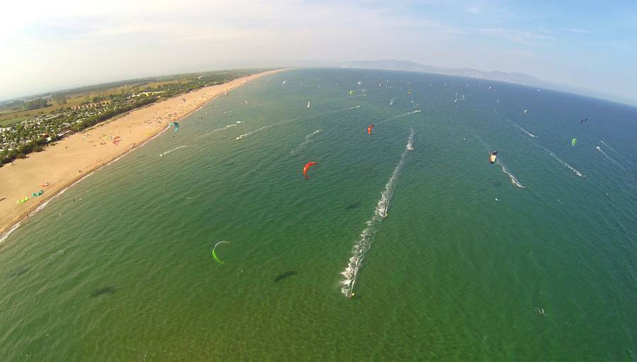 spain-golf-de-rosas-kitesurfing-centre-sailing-beach-area-zone3-jpg.jpg